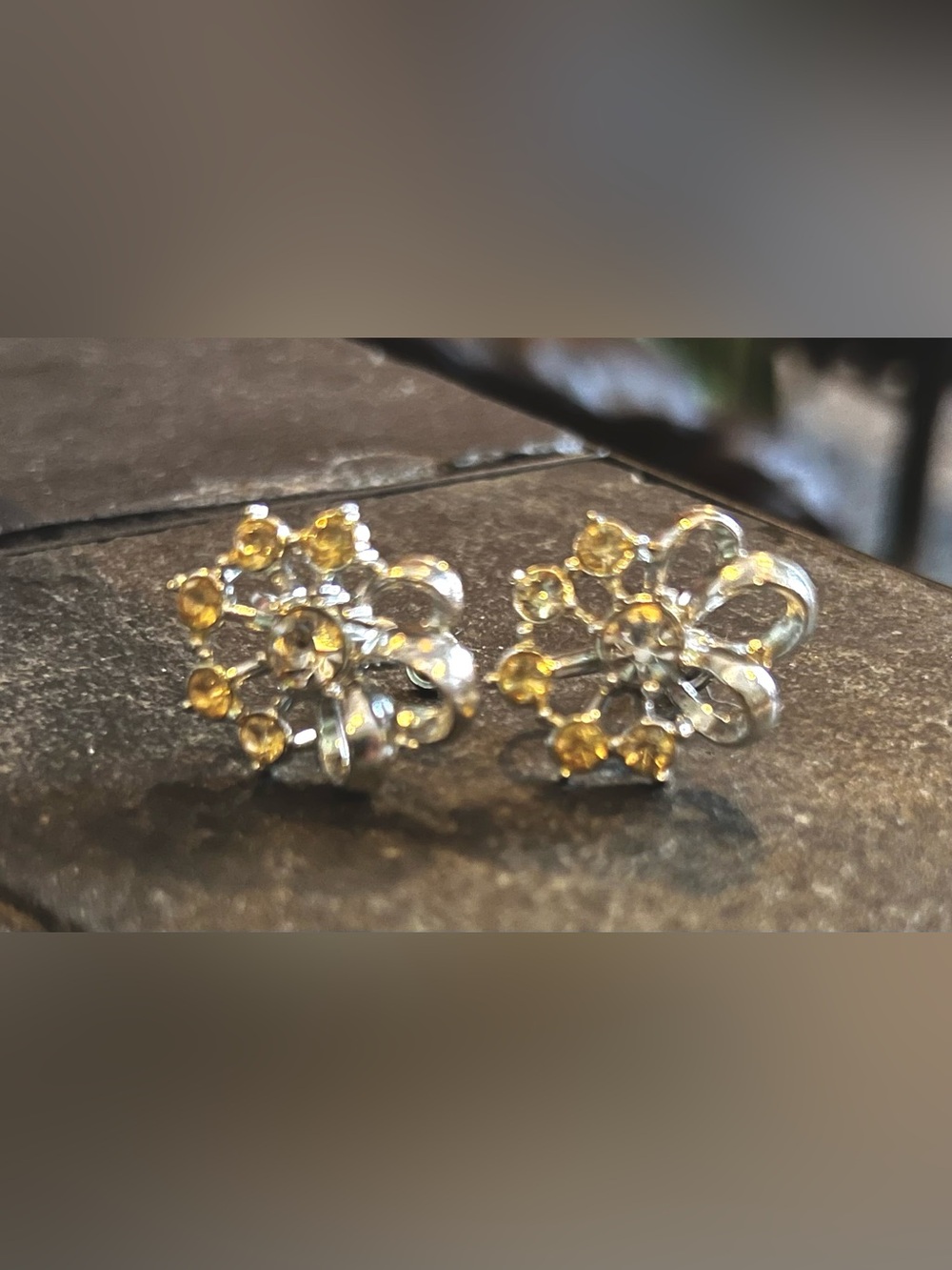 Vintage Coro silver-tone flower shaped screw-back earrings - Good Condition